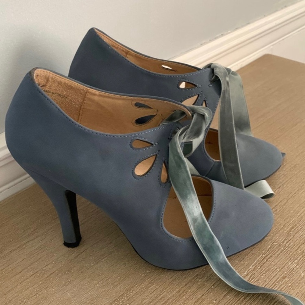Dolce by mojo moxy heels size 7.5